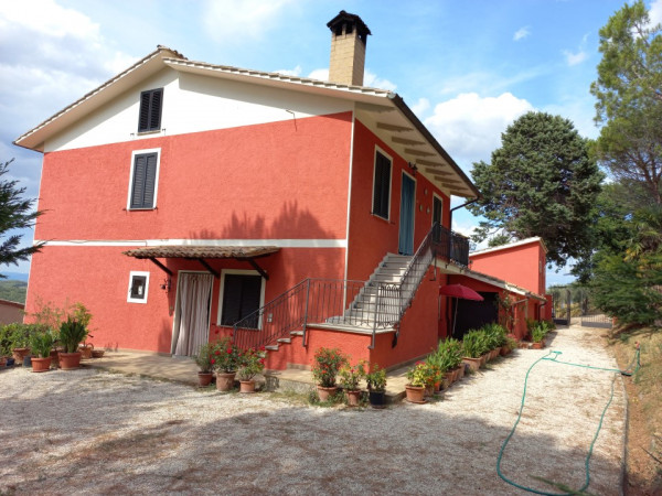 Rustico/Casale in vendita a Bevagna, Con giardino, 444 mq