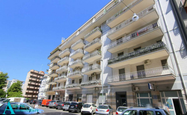 Appartamento in affitto a Taranto, Semicentrale, 89 mq