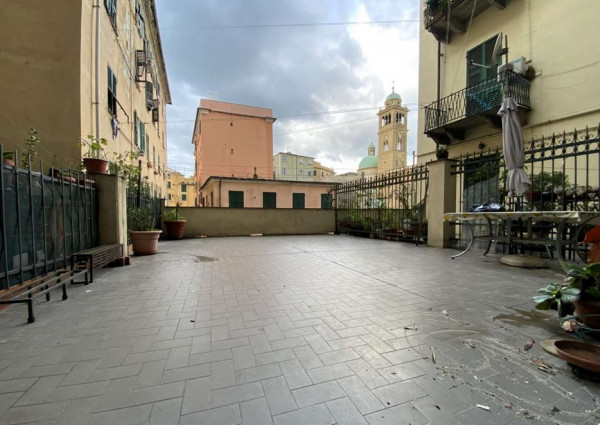 Appartamento in vendita a Genova, Centro, 135 mq