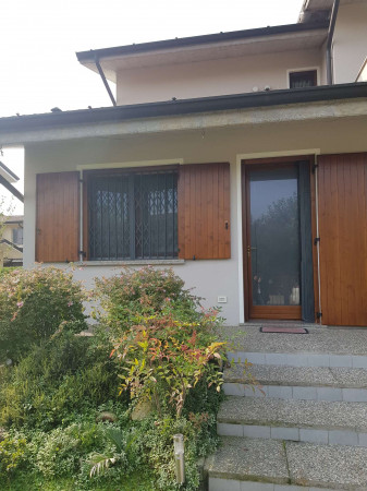 Villa in vendita a Spino d'Adda, Residenziale, Con giardino, 180 mq