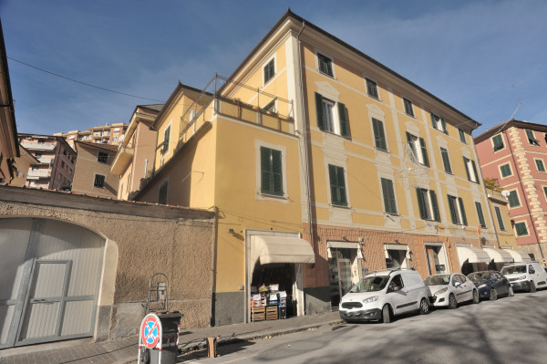 Negozio in vendita a Genova, Pontedecimo, 80 mq