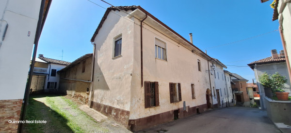 Rustico/Casale in vendita a Castagnole Monferrato, Centro, Con giardino, 350 mq